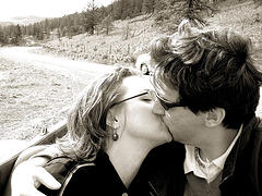 couple_kiss.jpg